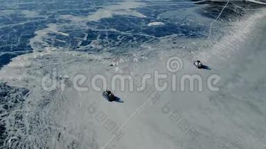 科学家乘坐<strong>气垫</strong>船在极地水域探索北方的景色